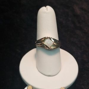 10k yellow gold Opal ring
